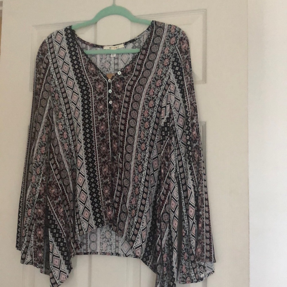 Bell sleeve shirt